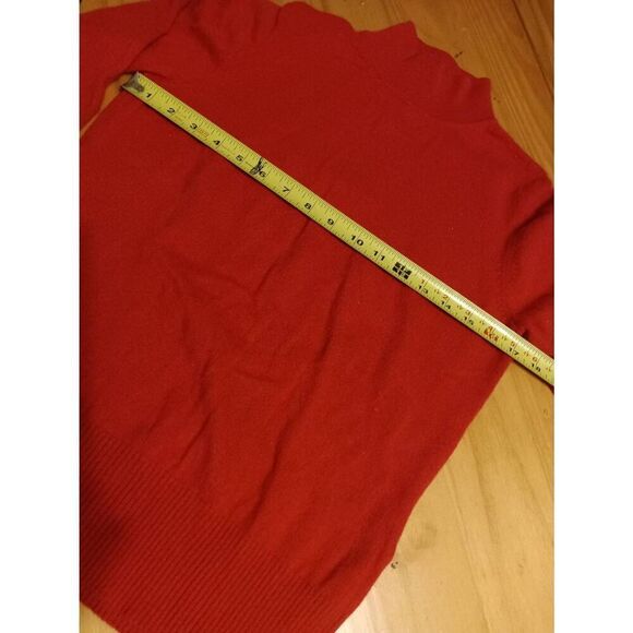 Investments brand Cashmere Sweater Size: Medium (0792) - Picture 3 of 8